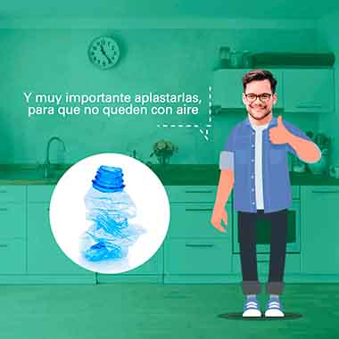 Para reciclar botallas plásticas, es importante que las aplastes para que no queden con aire